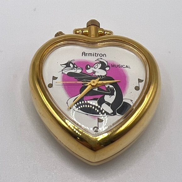 Vintage ARMITRON PEPE LE PEW & Penelope Musical HEART Necklace Watch 1995 Skunk - Picture 1 of 4